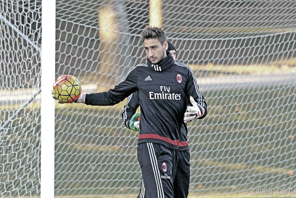 acmilan's tweet photo. Milanello we are back! Let's work hard ahead of 2016. https://t.co/qS9Bwd6Qjk
#weareacmilan https://t.co/fQQ6MGG8Yk