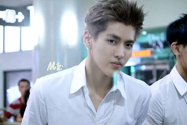 SkulLaeEy's tweet photo. Leader of EXOM ประวัติศาสตร์ชาติจีนต้องจารึกถึงความหล่อสัด ล้ำค่าพอๆกับกำแพงเมืองจีน #TeamEXO https://t.co/bW63DqONDE