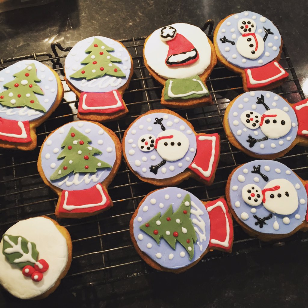 Busy day making <a href="/LakelandUK/">Lakeland</a> cookies with <a href="/GaynorWason/">Gaynor Wason #canyoulookherintheeyesandsay…</a>