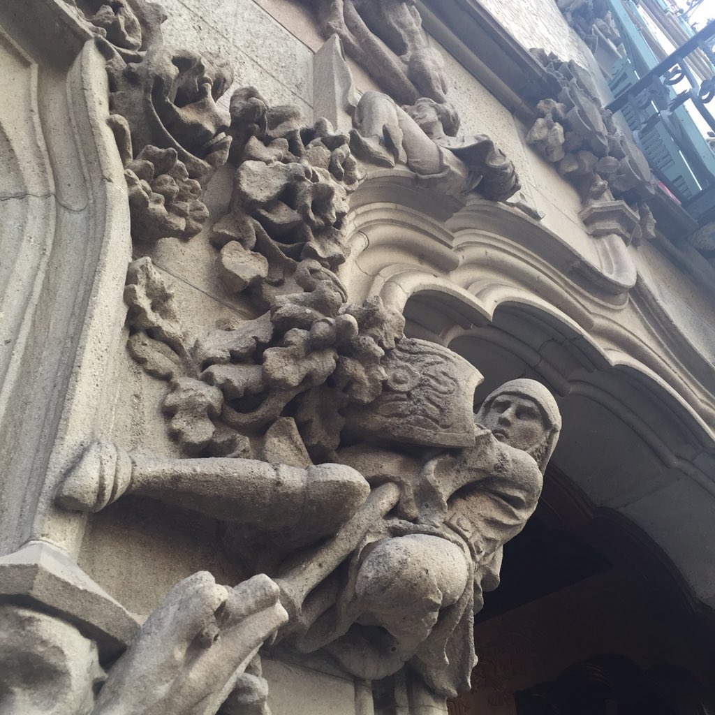 KimSajet's tweet image. Whimsical sculptures on every corner #BarcelonaVacation