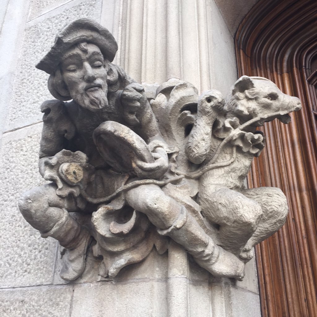 KimSajet's tweet image. Whimsical sculptures on every corner #BarcelonaVacation