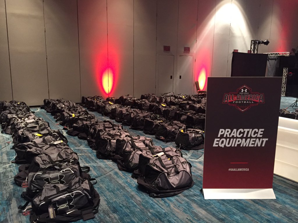 GHamiltonOTF's tweet image. Under Armour @AllAmericaGame players can get a fresh cut this year while waiting to be fitted. #UAAllAmerica