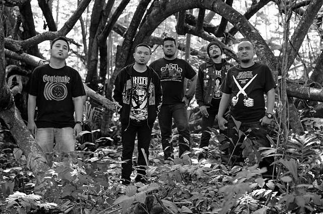 Album Debut ((AUMAN)) Mengalami Pembajakan Daring bit.ly/1OuFGTv