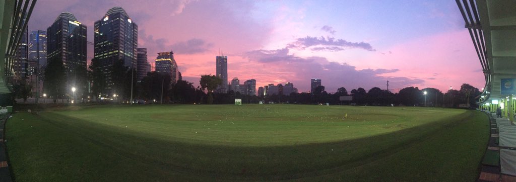 Ristianti's tweet photo. I am a sucker for beautiful skies https://t.co/O4IXt5nK42