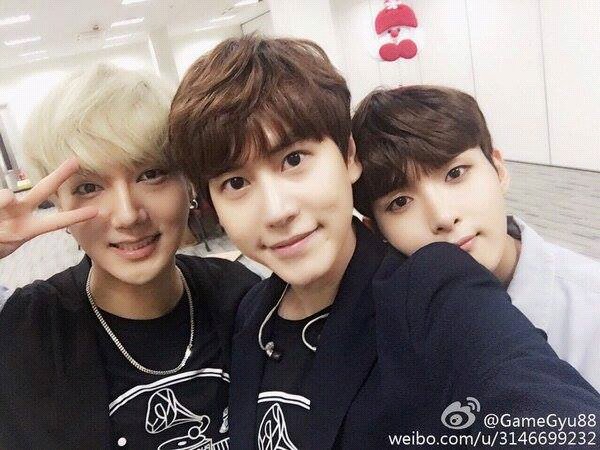 ELF_YRJ's tweet photo. #TeamSuperJunior #SOOMPIAWARDS2015 https://t.co/Rw5GSghYEh