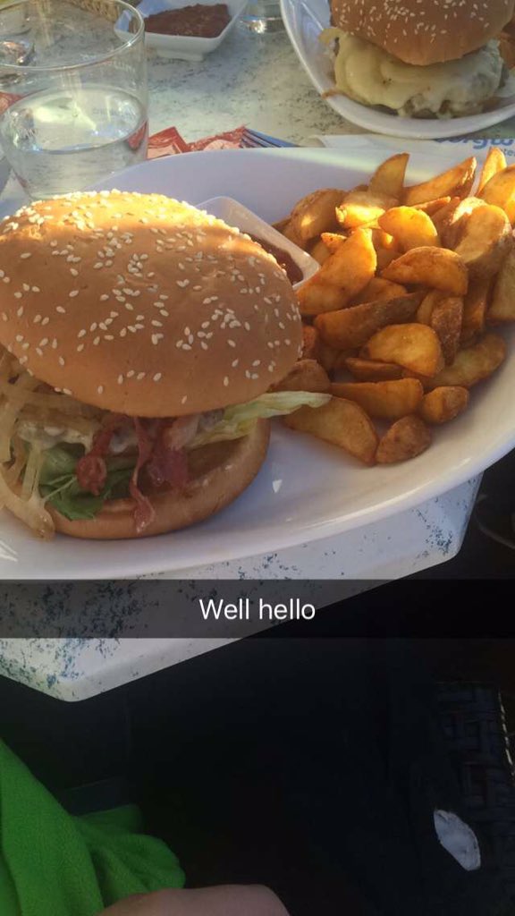 laveryharry1's tweet photo. Ski restaurant life https://t.co/8QMshynfwL