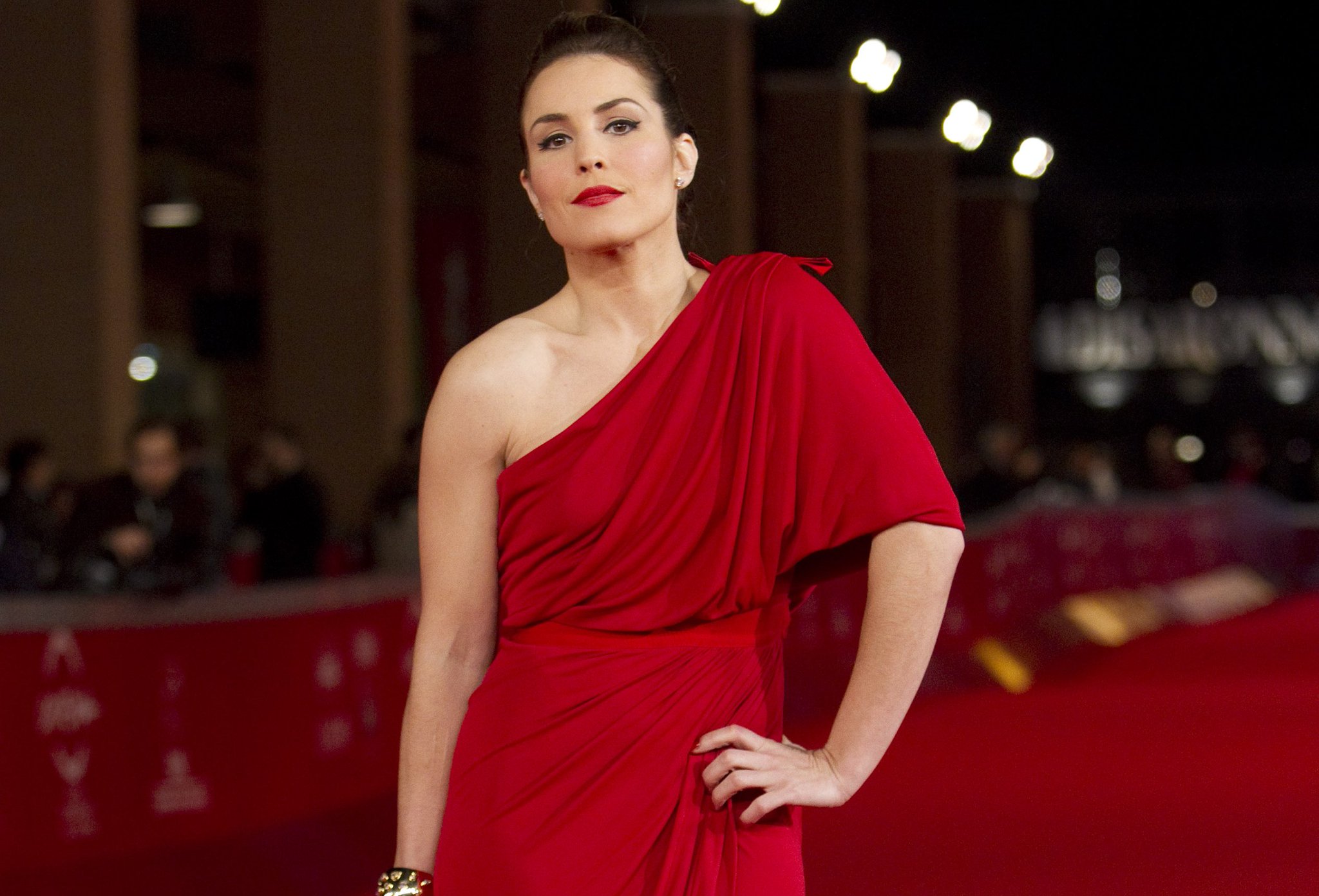 Hoy cumple años Noomi Rapace Happy Birthday! Repasa los mejores look de la actriz  