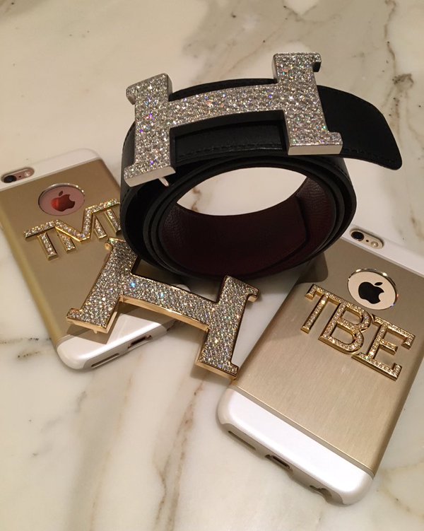 DeehSimmons2016's tweet photo. '' Custom Iphone and Hermes Belt Diamond Phone Gold $$$
#YouLikeThis
#TbeAndTMT @Ms.Simmons <3 https://t.co/J7pNLBu38V
