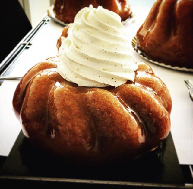 cyril_lignac's tweet photo. Testing de nouveaux babas!! #gourmandcroquant https://t.co/UFMvLcF309