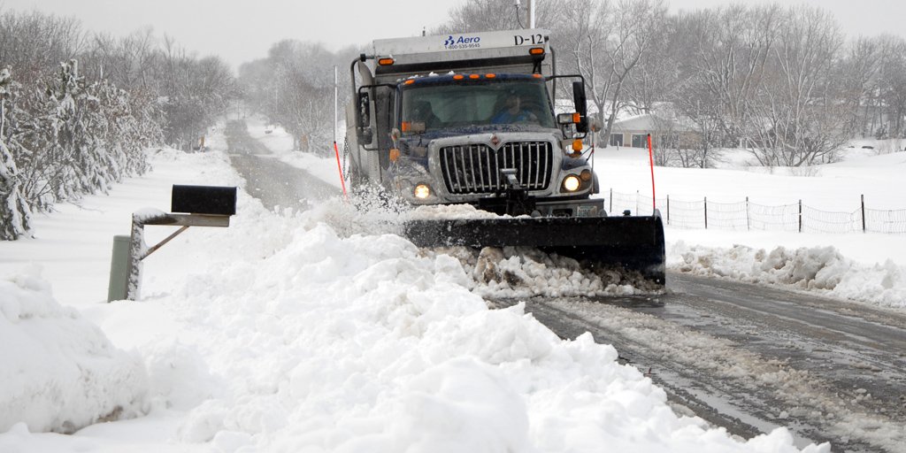 JacksonCountyMO's tweet photo. Make sure you are familiar with our snow &amp; ice control plans for the unincorporated areas https://t.co/BByq4d1QHF https://t.co/GJpfoWWBHr
