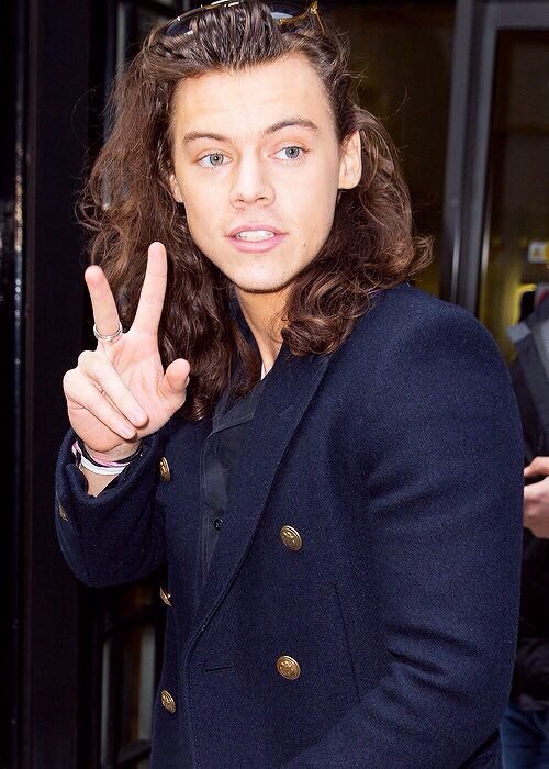 chaofballoons's tweet photo. #OhNoHarrysHair j'avoue quand il avait les cheveux moins court ct perf mais j'adore aussi mtn ses cheveux Grv long 😻 https://t.co/cYwrqo5wSP