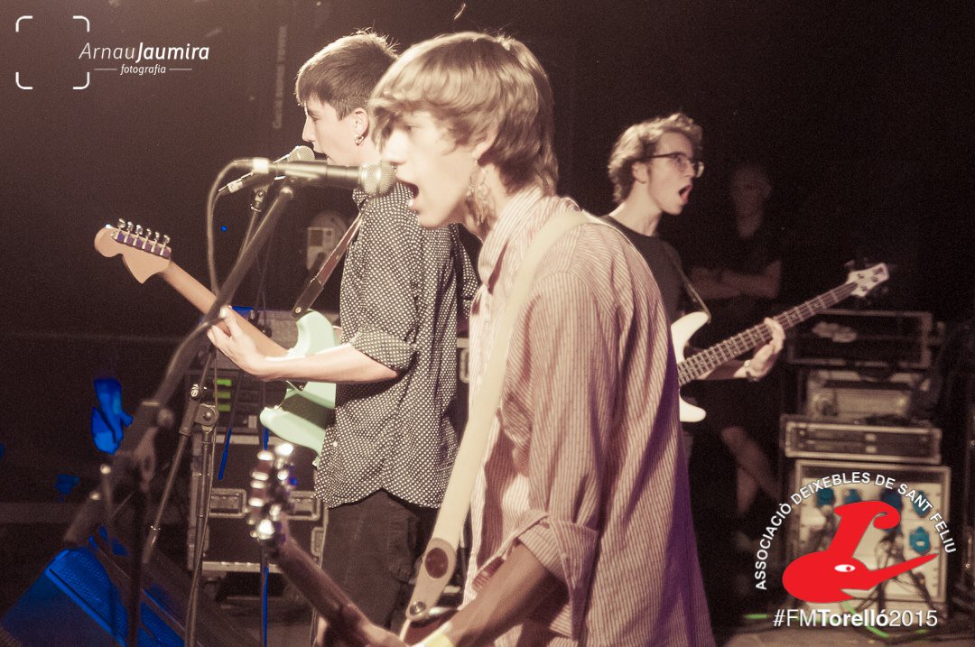 Ens veiem avui al pub Xauxa de Manlleu a les 23.30! 
#LERADELSPARDALS en directe per última vegada aquest any!