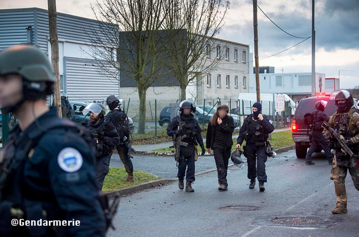 Gendarmerie's tweet photo. #2015en3mots Bleu Blanc Rouge https://t.co/K13b648EEK