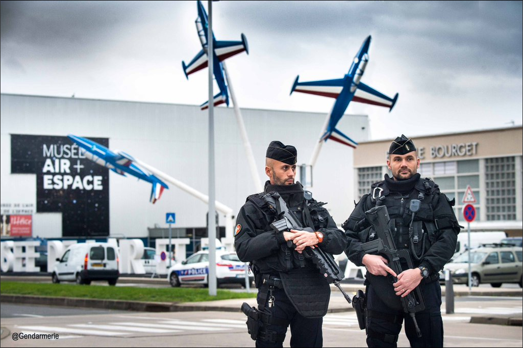 Gendarmerie's tweet photo. #2015en3mots Bleu Blanc Rouge https://t.co/K13b648EEK