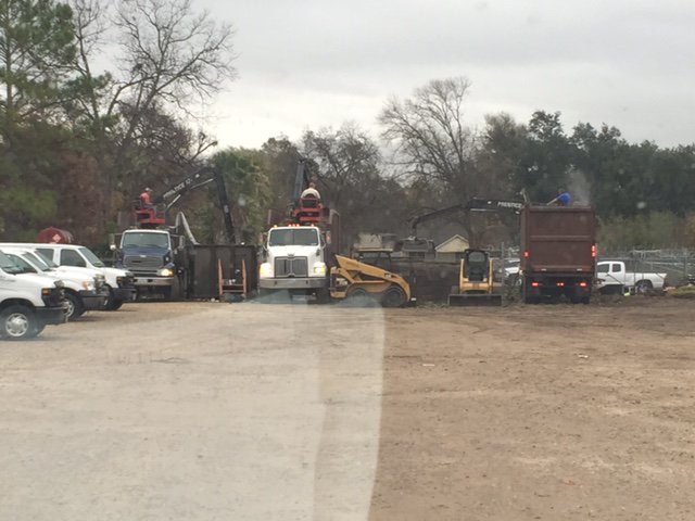 stevekanew's tweet photo. Trash issue? No problem! https://t.co/sRbVBc7J9l