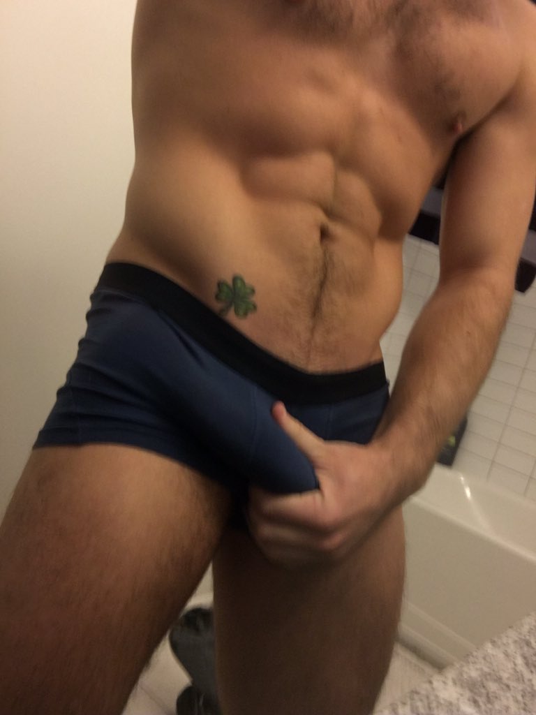 Gonna Jerk off then it's gym time ??#gay #gayporn #bigdick https://t.co/1u5Y61z7eE