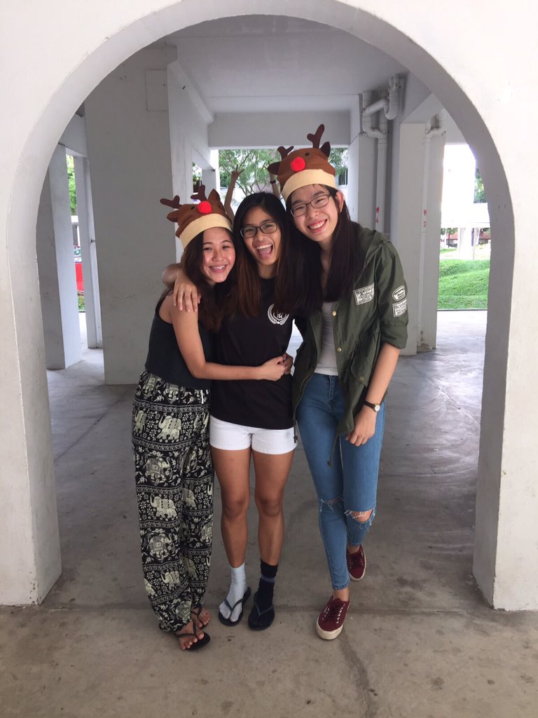 graceywracey's tweet photo. HAPPY 18th BIRTHDAY TO MY MAVIS TAN πππ @mavistanmannwei #diffsocks #wecoollikethat u the Apple of our eyeππ»π https://t.co/mSFSjgRxVz