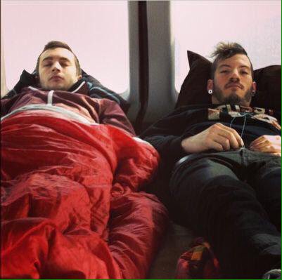 sleepingemos's tweet photo. twenty one pilots https://t.co/UDKplg8EU1