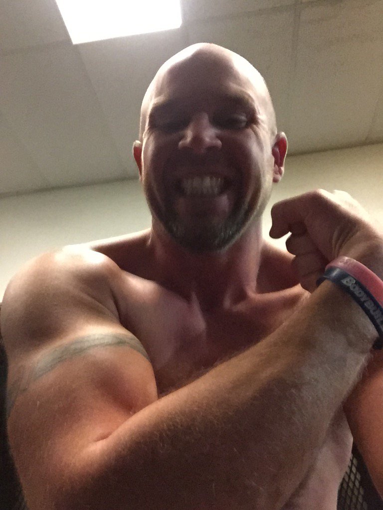 iceezilla's tweet photo. This one goes out to #TopShelfCrew #BroDownCrew and all you people who remind me daily of who I am, love you all https://t.co/zjoa7PqZiT