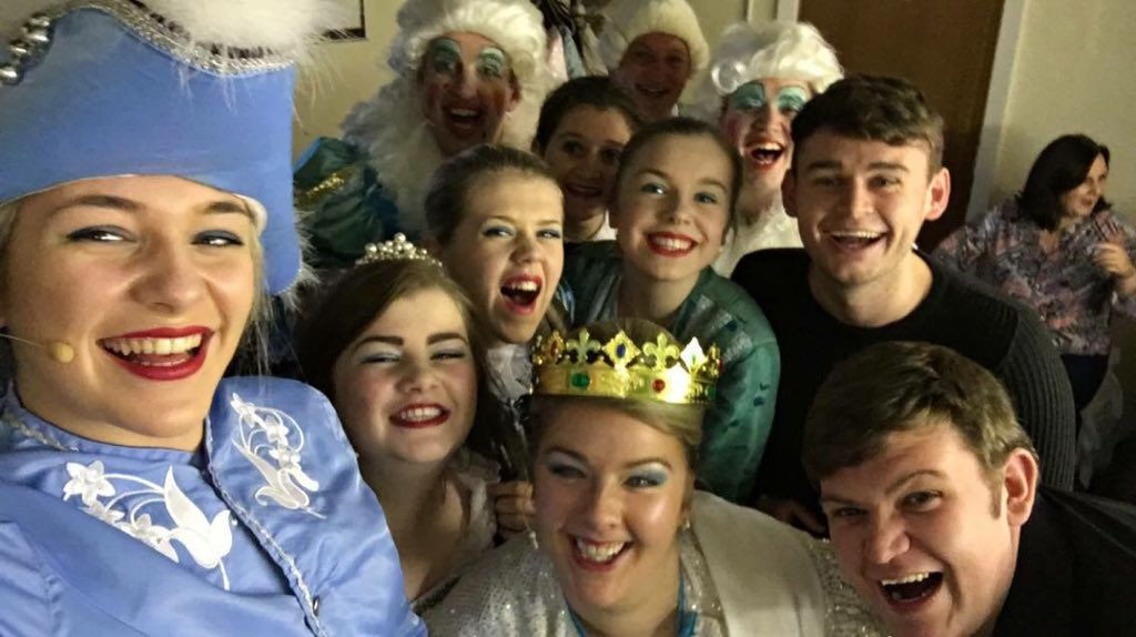 fieldingswife's tweet photo. Aw I look sick but this panto selfie is so cute #dandiniandfairygwedding #corless-deans https://t.co/BHzN6jRxLN