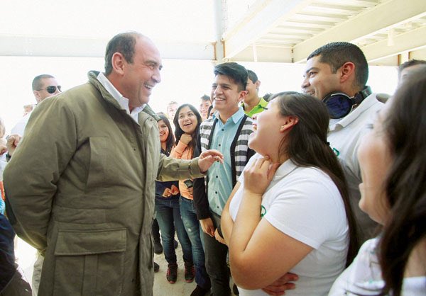 Coahuila tiene nuevos espacios educativos <a href="/rubenmoreiravdz/">Rubén Moreira</a> <a href="/Boreque/">Boreque Martínez González</a> shar.es/1GVB2i vía <a href="/PeriodicoZocalo/">Periódico Zócalo</a>