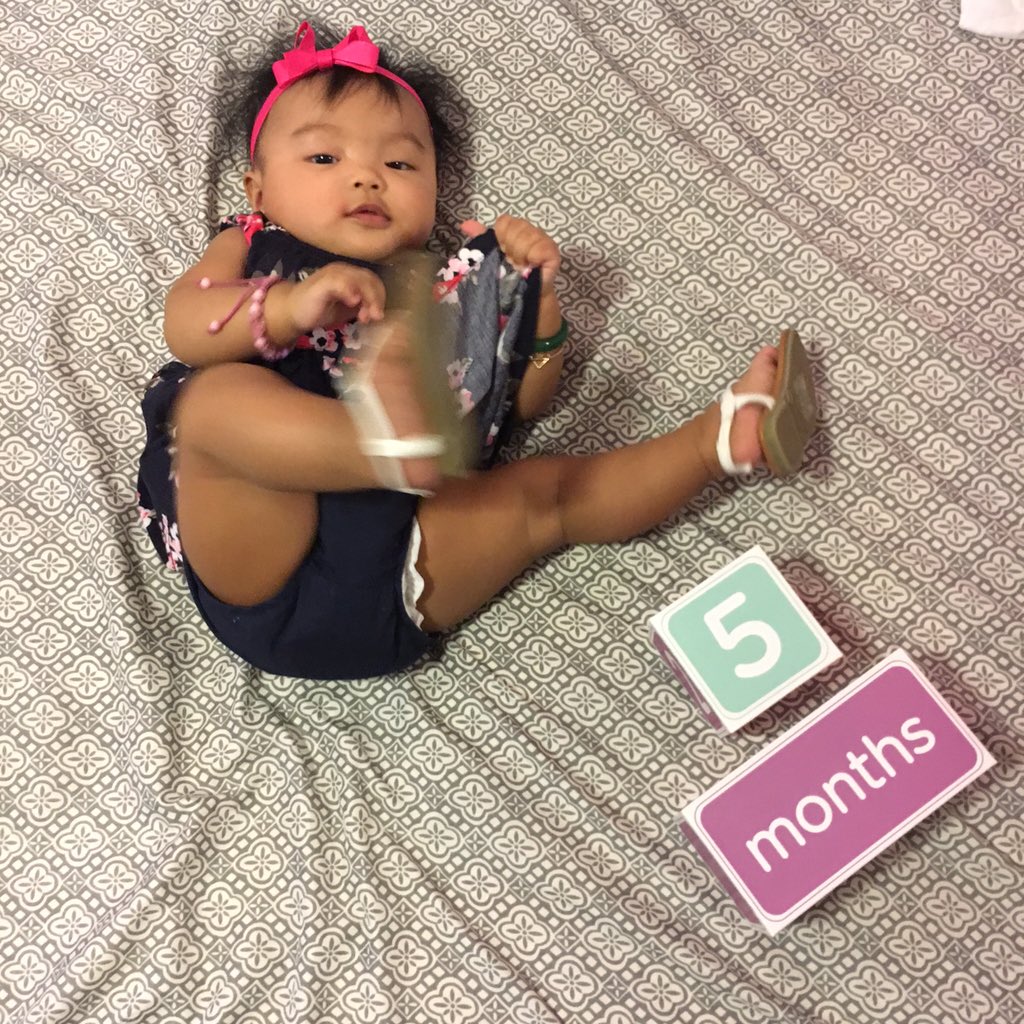 L0VEKM's tweet image. Happy 5 months my ayva boo💞 she wasn't in the mood yesterday 😑 #lateups