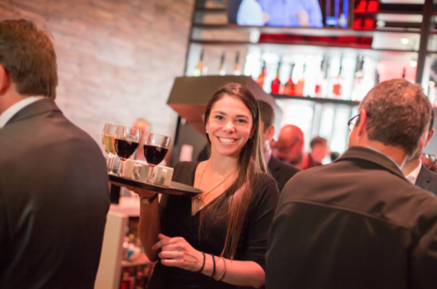 HoustonResto's tweet image. Nous serons présents pour vous servir et avoir du fun lors du réveillon de la nouvelle année! 🍸