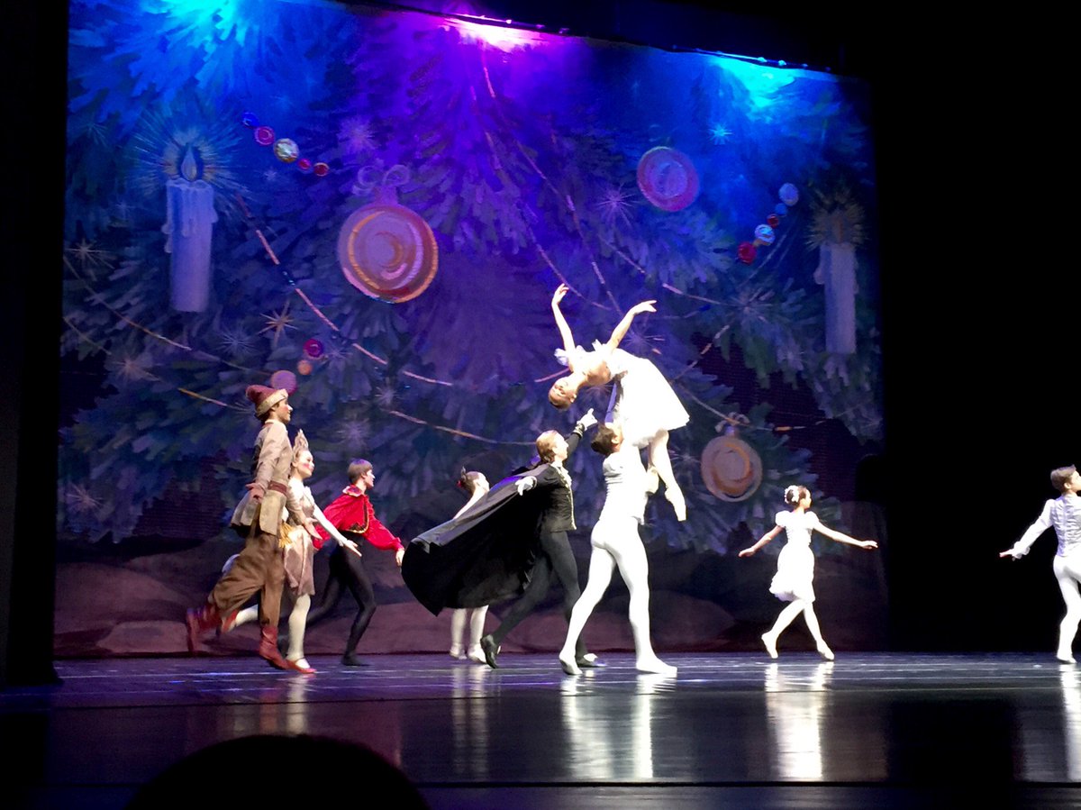 KiwiKTN's tweet photo. Russian State Ballet performing The Nutcracker (@ Forum Leverkusen) https://t.co/o5GTPte9Ys https://t.co/QzedHhW1dX