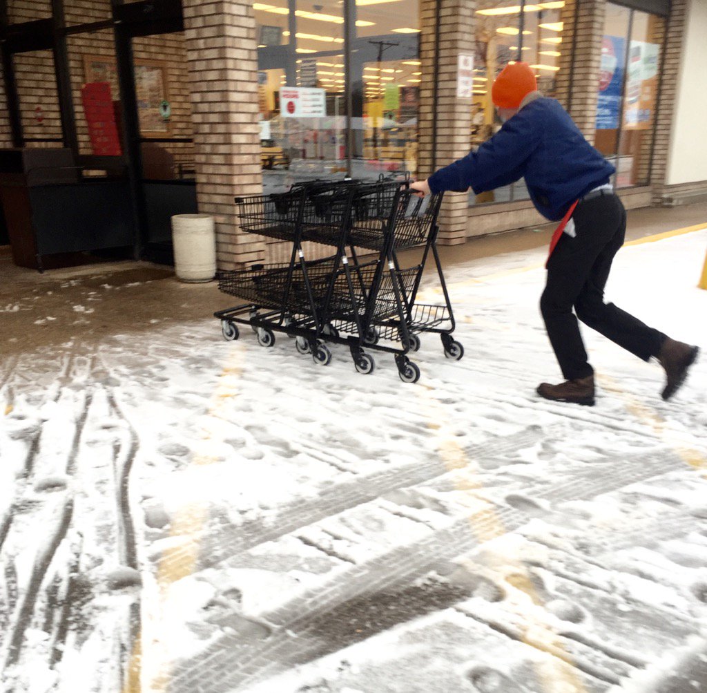 bethanymarie93's tweet photo. @ClintonHerald The struggle is real for cart attendants today #snow #ice #winteriniowa #pushingcarts https://t.co/35YGOywD8E