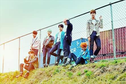 sz_jung's tweet photo. Run Run Run 
#TeamBTS 
#SOOMPIAWARDS2015 https://t.co/oTxmkFgQAC