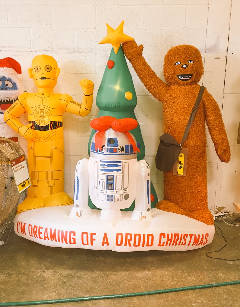 NataliaJimenez's tweet photo. Salgo de compras y me encuentro esto...😂 #StarWarsFever https://t.co/DT7rMZNWhs