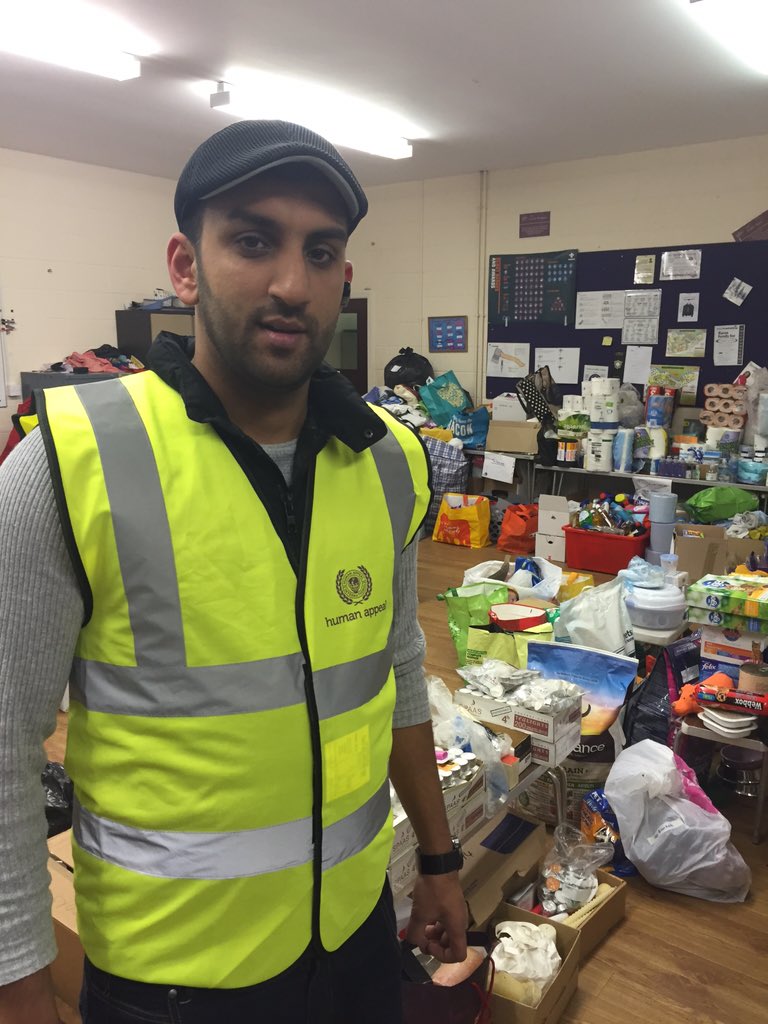 Sharaz Rehman of <a href="/HumanAppeal/">Human Appeal</a> working with the Bingley Flood Support Group tonight helping the recent flood victims