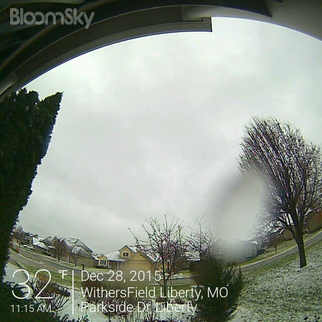 bloomsky's tweet image. Snow and sleet appear to be falling in this live @Bloomsky snapshot from #Liberty, MO. #MOwx #MOstorm
