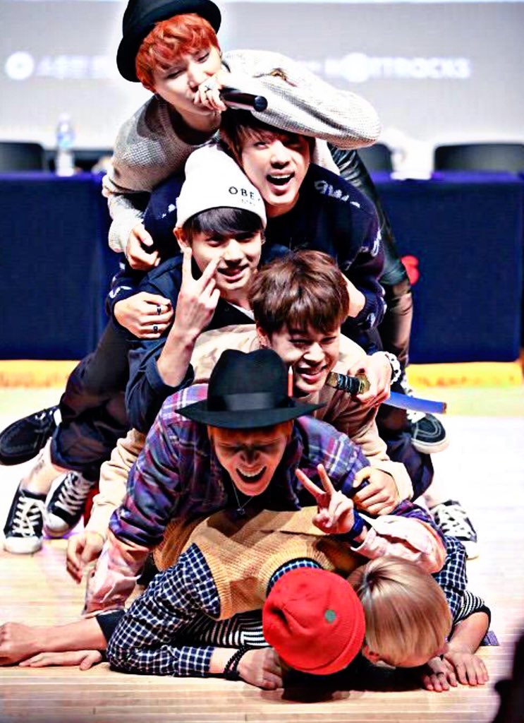 91nhadz's tweet photo. Am i late???? #TeamBTS  #SOOMPIAWARDS2015 https://t.co/XRHkEc7zG9