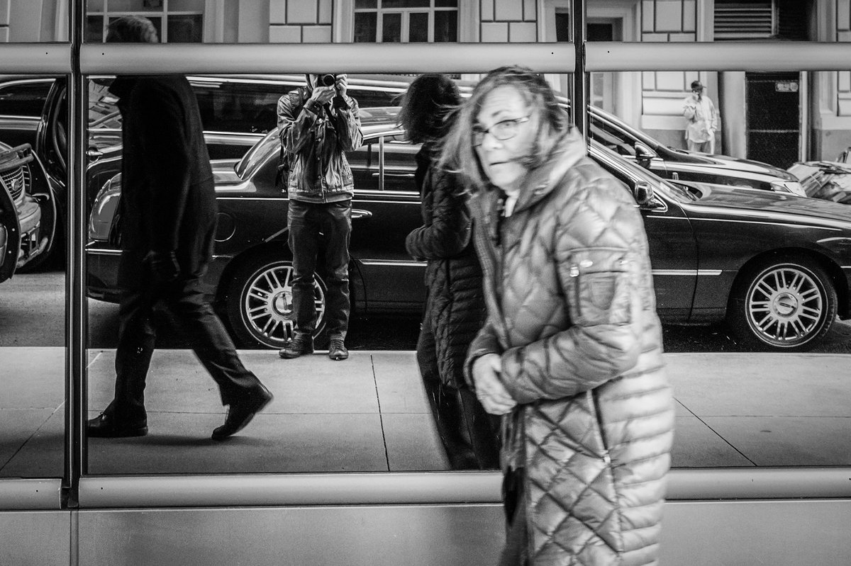 “If your pictures aren't good enough, you're not close enough" -Robert Capa #MondayMotivation #StreetPhotography