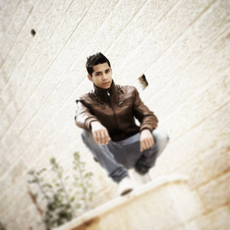 ShehabAgency's tweet photo. الاحتلال يسلم عائلة الشهيد مهند الحلبي اخطارا بهدم منزلها في سردا شمال رام الله خلال10 أيام https://t.co/xck6EndhRB