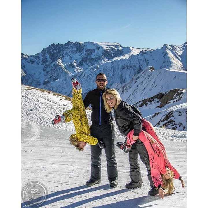 Johnheitinga's tweet photo. Having fun with the kids.. #Lennox #Jezebel #skihut #ischgl https://t.co/gjcQuov18V https://t.co/zFXEOq9unm