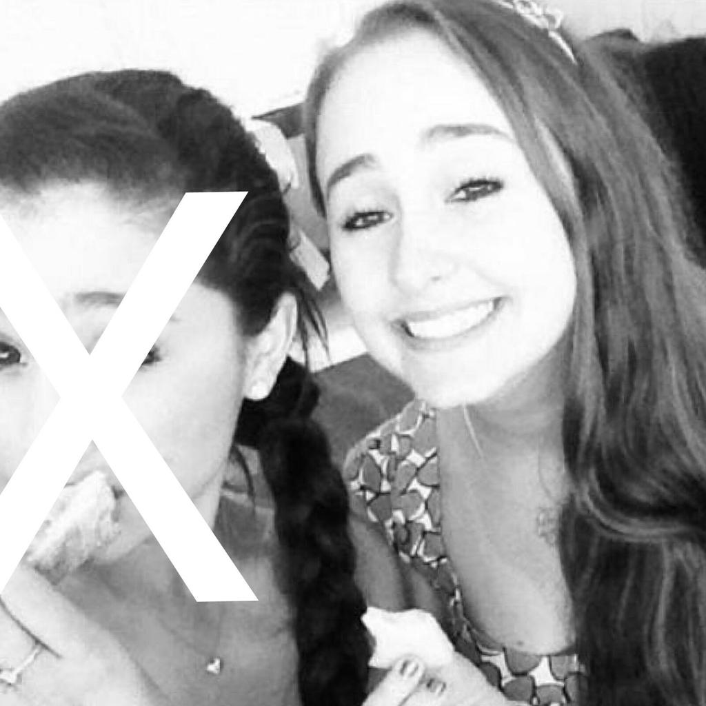 PaulinaArianaG1's tweet photo. #Alexanator ♥ https://t.co/0VfU8mjlM7