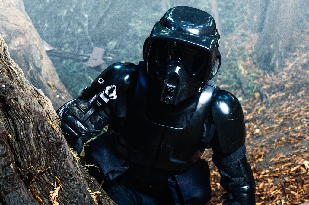 StormCommando's tweet image. Flames was hidden behind a tree. With his blaster pistol out. He scanned apt he area. #Openrp