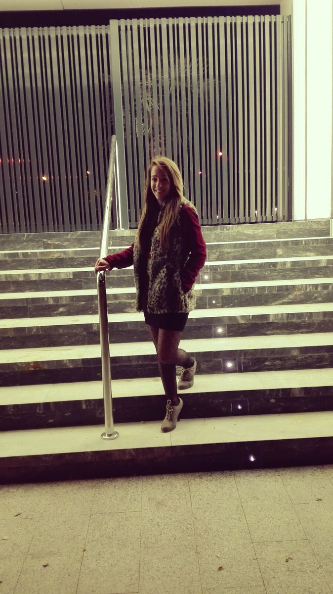 Lauriqa94's tweet photo. Finde muy entretenido con mi gordo 😘🎄🎇🍸🎁 @javi_esquiva https://t.co/SYzKG98aOJ