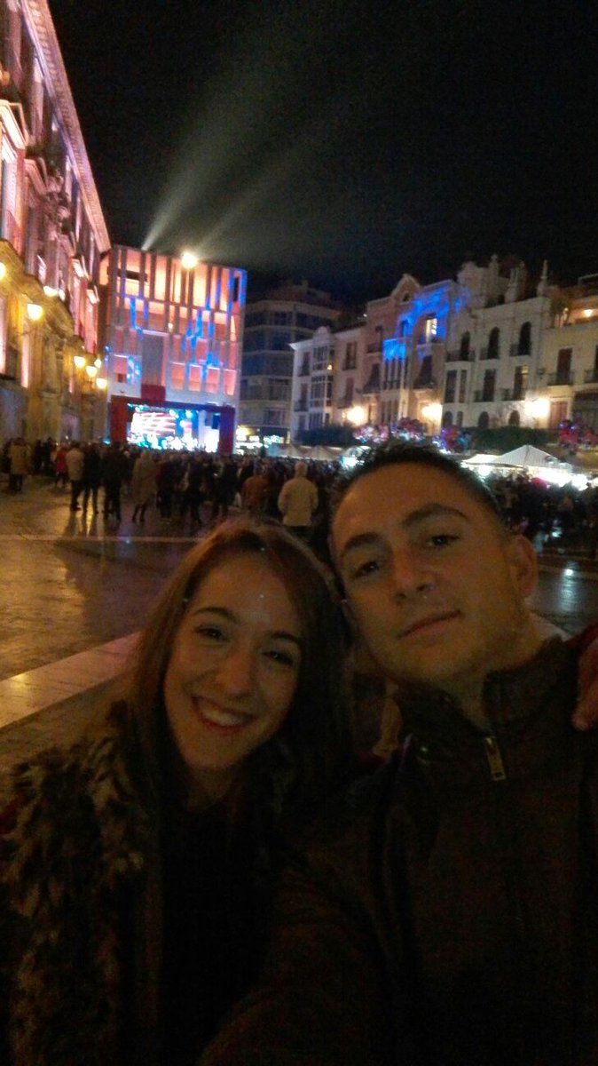 Lauriqa94's tweet photo. Finde muy entretenido con mi gordo 😘🎄🎇🍸🎁 @javi_esquiva https://t.co/SYzKG98aOJ