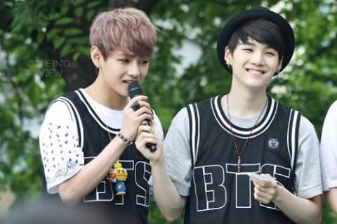 Licorne_loane's tweet photo. Vous nous manquer #Suga #V 
Courage nous les Armys sont avec vous. ✊🏻✊🏻✊🏻😢😢😰😰😚😚 https://t.co/zttlLqRzOt