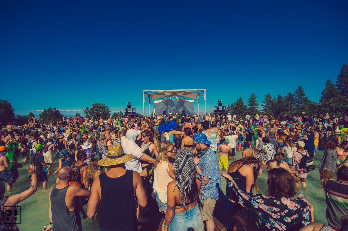 WhatTheFestival's tweet photo. This always gets us thru a Monday - @tylertastemaker 's #WTFest2015 Splash Pool mix~ https://t.co/GxPKatOE0Q #music https://t.co/mlh7EEoAJh