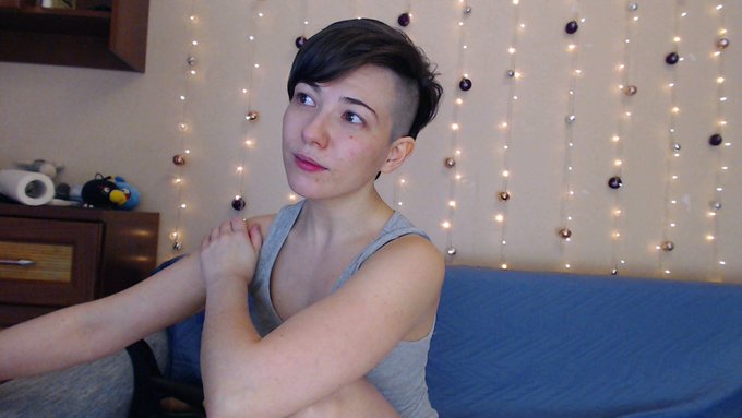 Enter the new cam (new haircut, as well) https://t.co/tAj8PKYZgt<a href="/tag/nomakeup"class="tags"><span>#nomakeup</span></a><a href="/tag/undercut"class="tags"><span>#undercut</span></a><a href="/tag/aftershower"class="tags"><span>#aftershower</span></a><a href="/tag/buzzcut"class="tags"><span>#buzzcut</span></a>