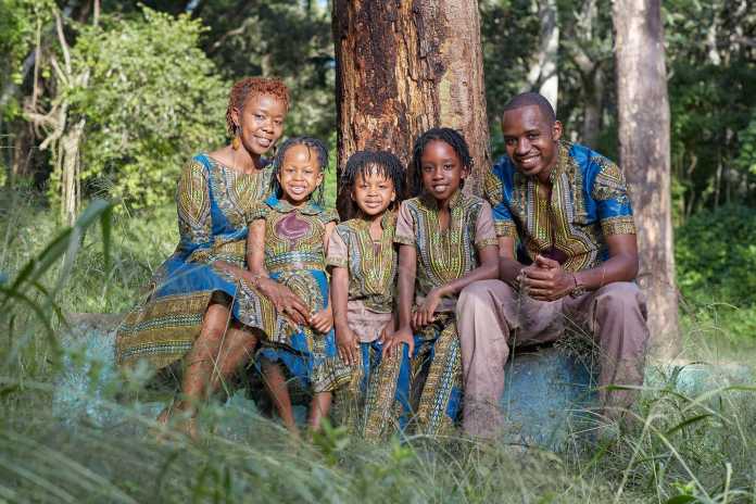 MpashoNews's tweet photo. What Boniface Mwangi Has Done For His Wife And Kids Will Make You Plan To Marry Next Year https://t.co/U8eAFzavG4 https://t.co/7siOIvyTAL