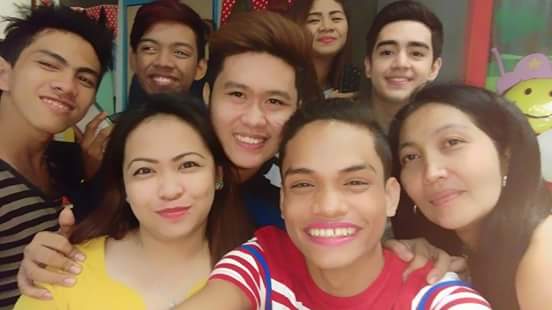 gorgeousmaykel's tweet photo. But first leggo take a groupie. Hehe! @itsyasmarta #YasserLoversChristmasParty https://t.co/XAxAbUTwGS