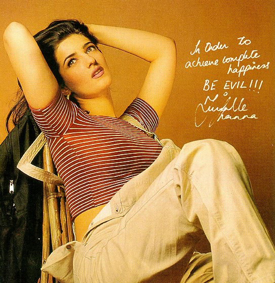 Twinkle(Tina Jatin Khanna)was born on 29thDec\74. made debut oppo Bobby Deol in Barsaat 
Happy Bday Twinkle Khanna 