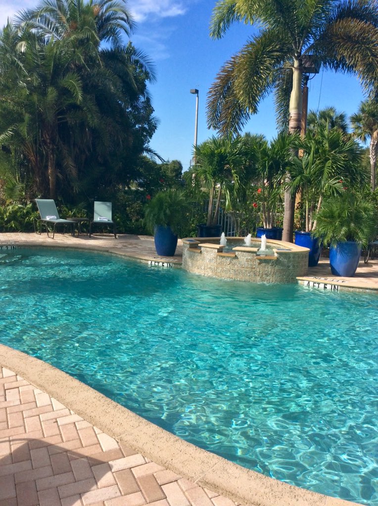 HamptonFtMyers's tweet photo. Ahhhh, pool time! #Pool #Relax #SWFL #Hampton #NumberOneHotel #SnowSucks https://t.co/0AX9QMlc03
