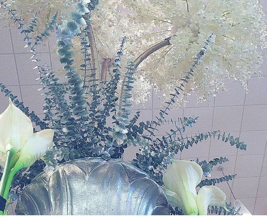 bHamiltonDesign's tweet image. Looking upward through an #arrangement by BHD