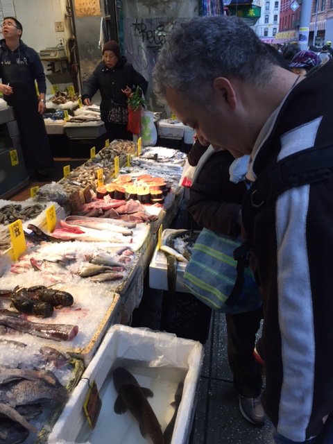 NYPassport's tweet photo. Now, that's some fresh fish. We love shopping in #Chinatown https://t.co/Yde4V56gOd